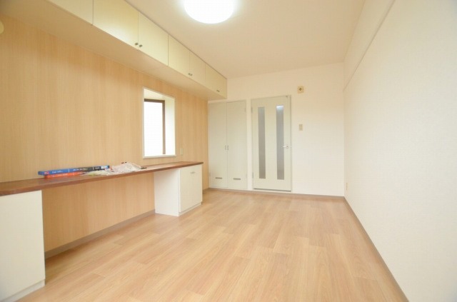 居室・リビング　WIFIが月額無料で設置可能な物件です☆