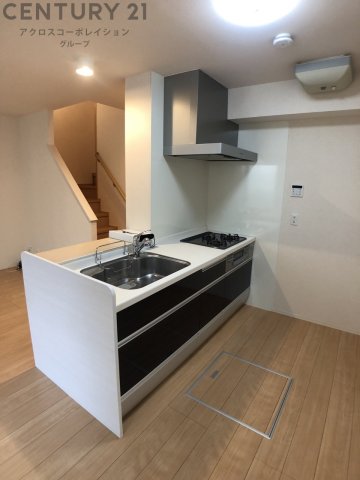 キッチン　３口ガスコンロのシステムキッチンです♪