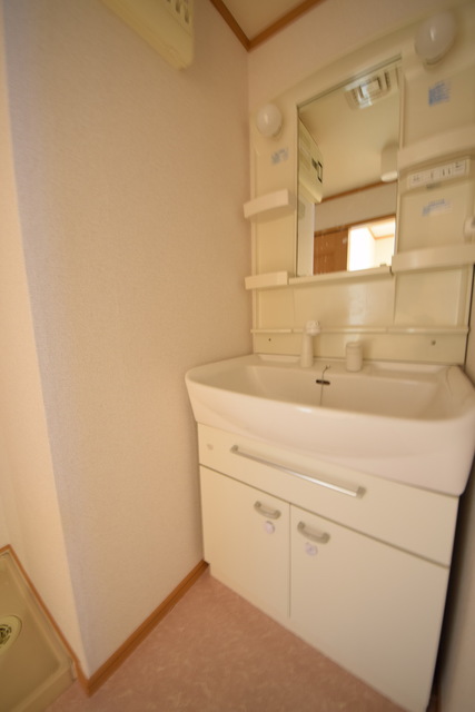 洗面設備　～身だしなみはこちら～