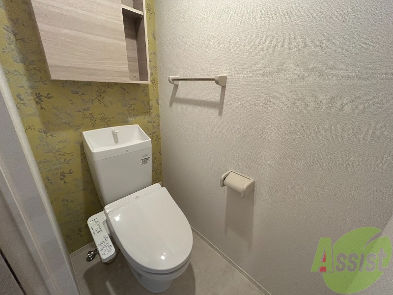 トイレ　トイレはウォシュレット機能付きです。安心して使用できますね。