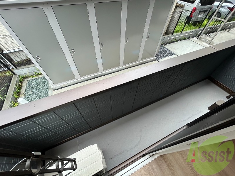 バルコニー　バルコニーは洗濯物を干すのに十分な広さがありますね。