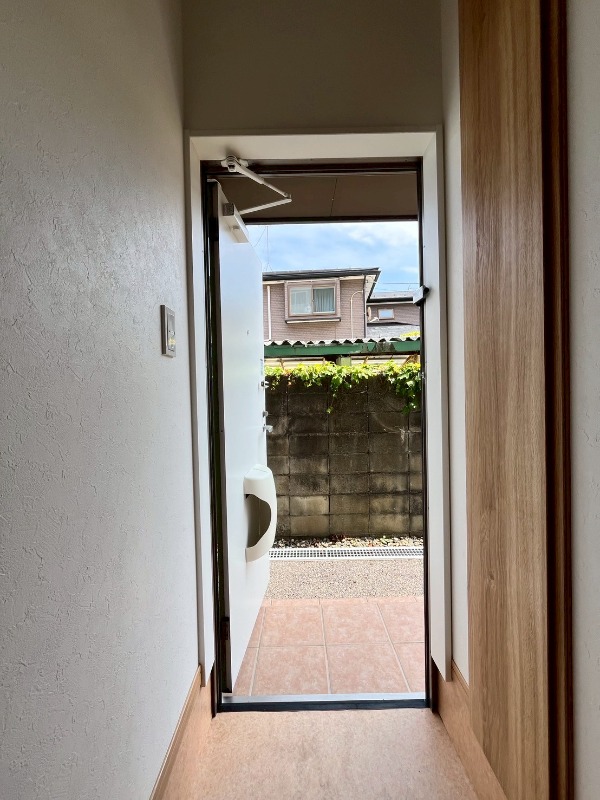 玄関　※別部屋参考写真