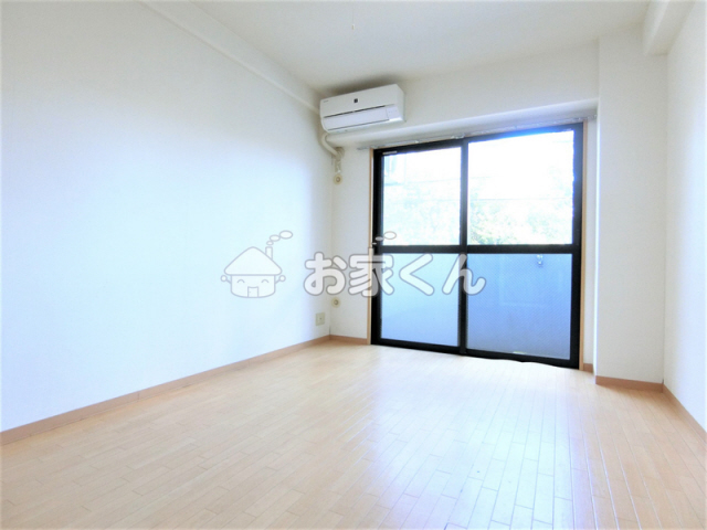 居室・リビング　室内