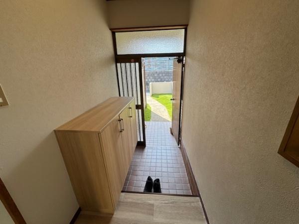 曽根楢崎貸家の玄関写真