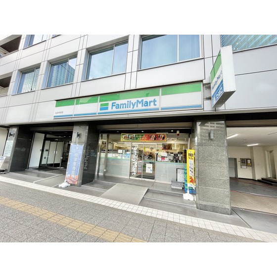 コンビニ　ファミリーマート仙台本町店（コンビニ）まで382m