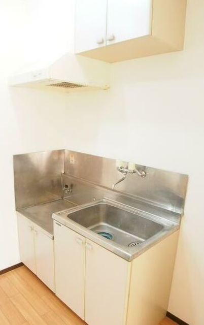 キッチン　参考写真（同建物別部屋のものです）