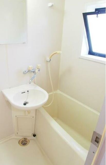 バス・シャワールーム　参考写真（同建物別部屋のものです）