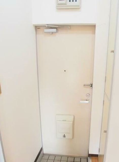 玄関　参考写真（同建物別部屋のものです）