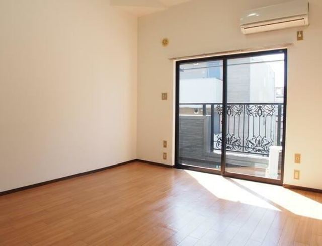 居室・リビング　参考写真（同建物別部屋のものです）