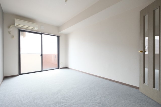 居室・リビング　スタンダードな洋室です