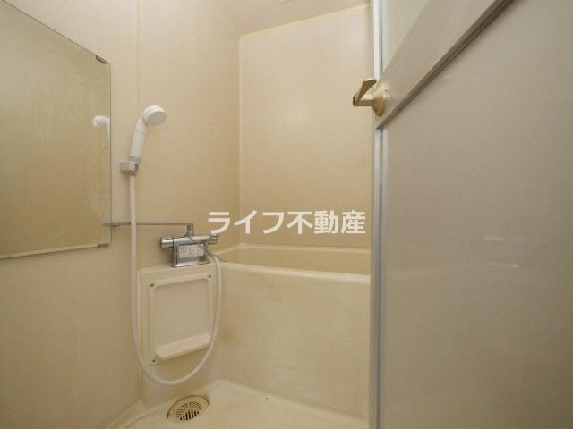 バス・シャワールーム　すっきりとしたシャワールームです