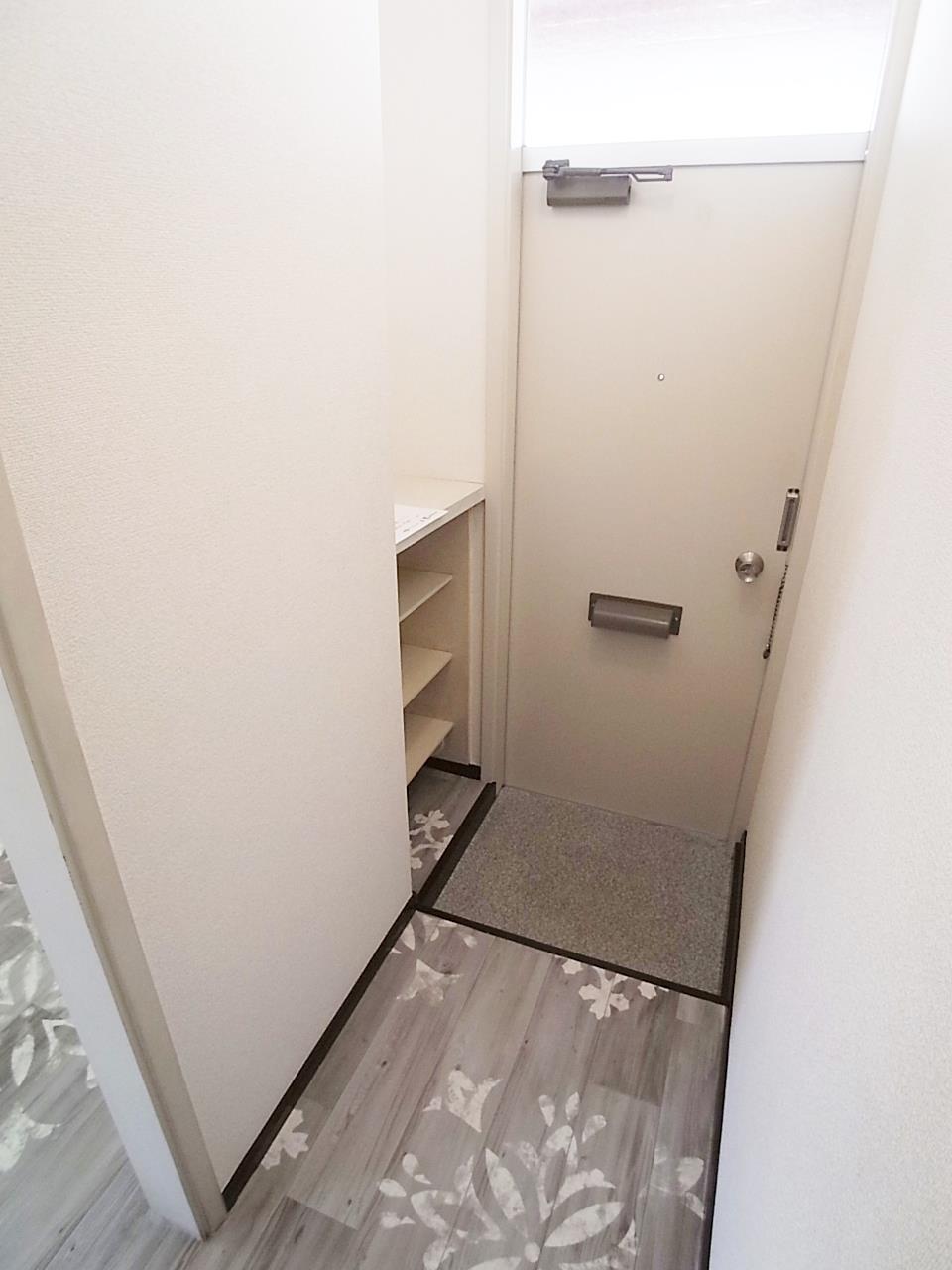 玄関　シューズボックスがある玄関です。