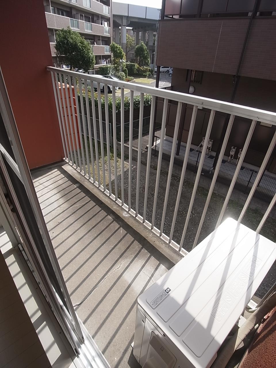 バルコニー　日当たりの良いバルコニー