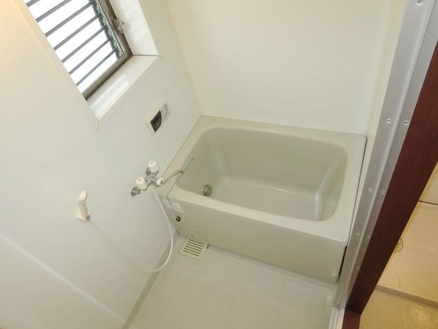 バス・シャワールーム　★窓付きのバスルーム★