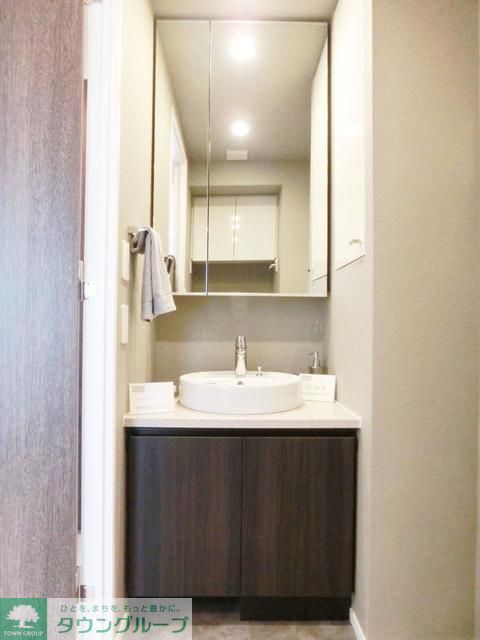 洗面設備　※写真は同タイプ住戸です。