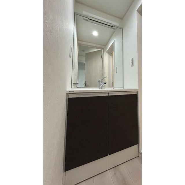 洗面設備　洗面台はシャワーノズルが伸縮！身支度が快適です♪