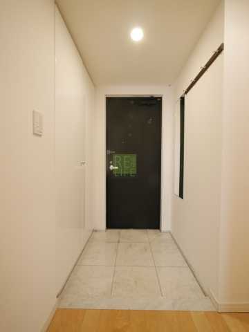 玄関　ナーベルお茶の水の玄関