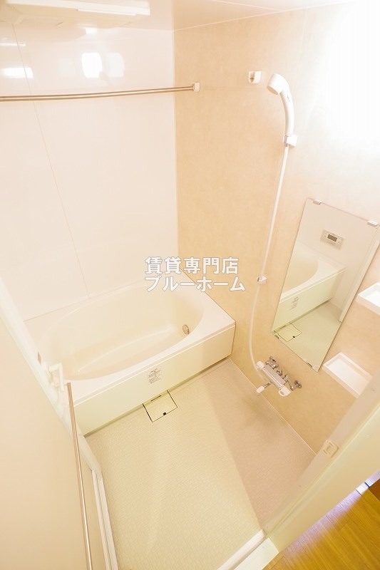 バス・シャワールーム　浴室乾燥機付きのお風呂！