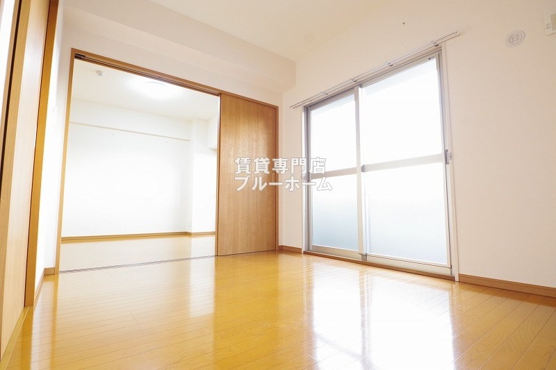 その他　リビング横6帖の洋室！