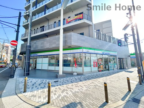 コンビニ　ファミリーマート 岸里駅西店（コンビニ）まで50m