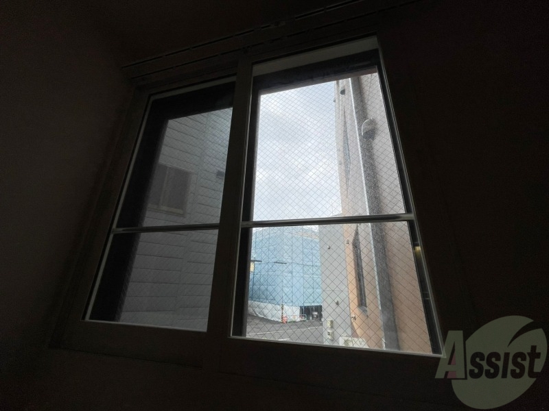 バルコニー　窓が沢山あると日がたっぷり入って気持ち良いですよね！