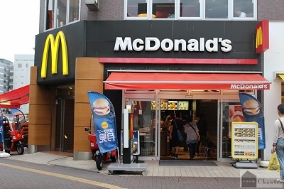 飲食店　マクドナルド（飲食店）まで984m