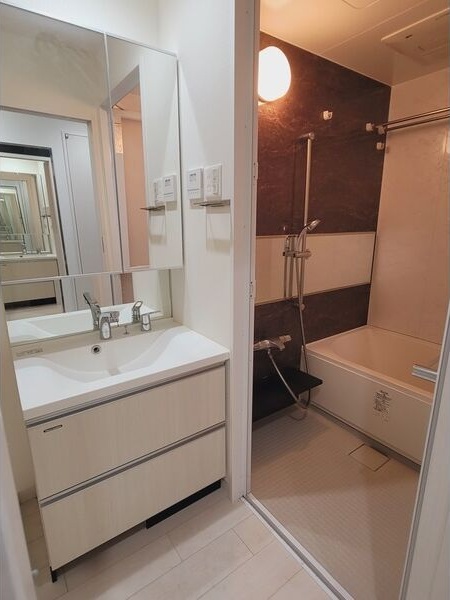 バス・シャワールーム