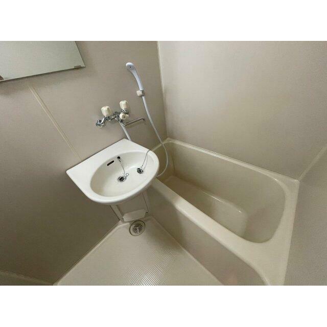 バス・シャワールーム　※別部屋参考写真