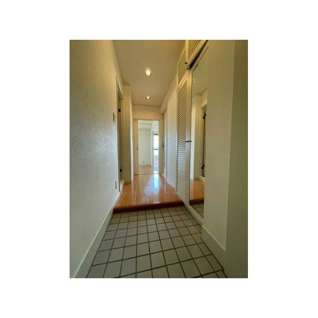 玄関　※別部屋参考写真