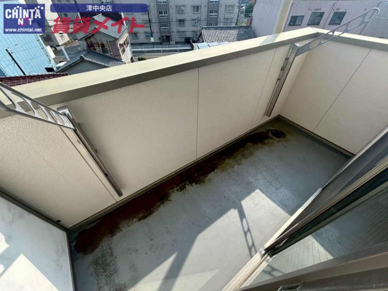 バルコニー　別部屋反転参考写真です。