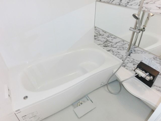 バス・シャワールーム　キレイなバスルーム！足を伸ばせる広さは魅力ですね！