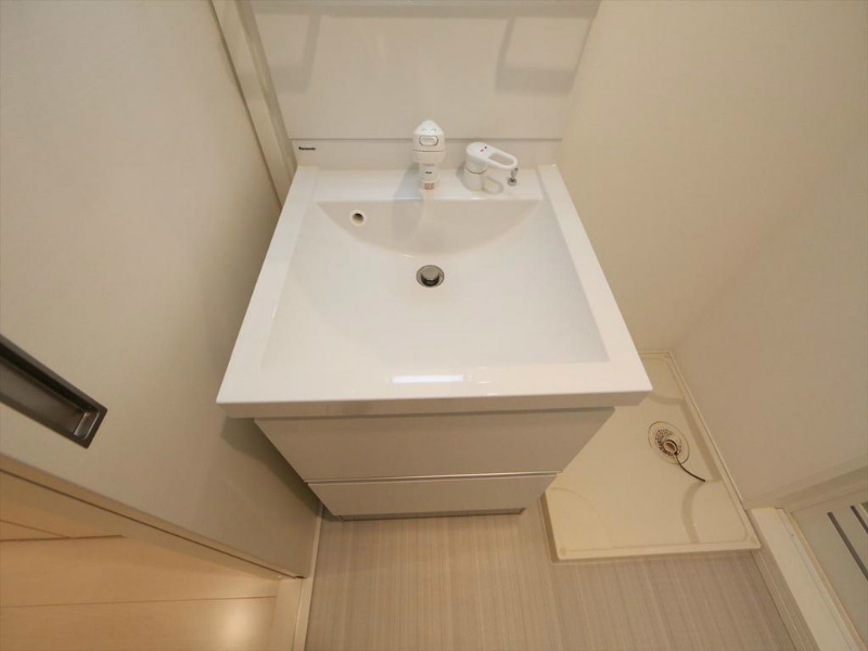 洗面設備　脱衣所　独立洗面台（シャンプードレッサー付）収納スペース有