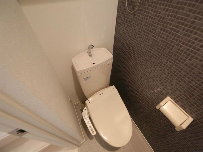 トイレ　温水洗浄暖房便座付トイレ