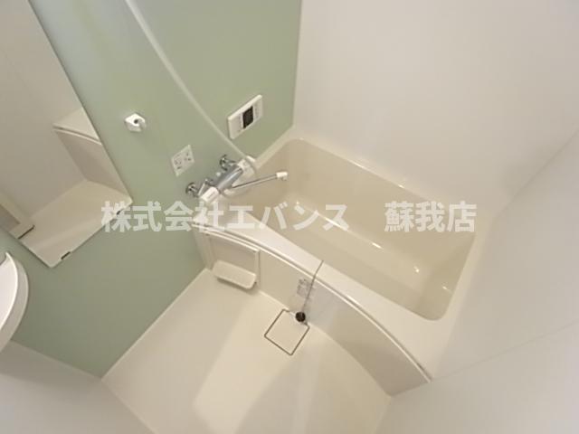 バス・シャワールーム　コンパクトで使いやすいお風呂です