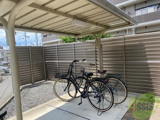 その他　屋根付き駐輪場です。