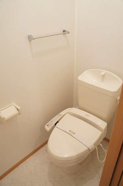 トイレ　温水洗浄便座