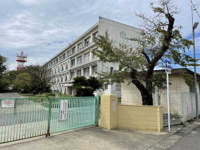 小学校　春日井市立八幡小学校（小学校）まで400m