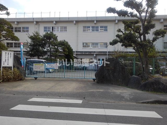 小学校　久留米市立金丸小学校（小学校）まで548m