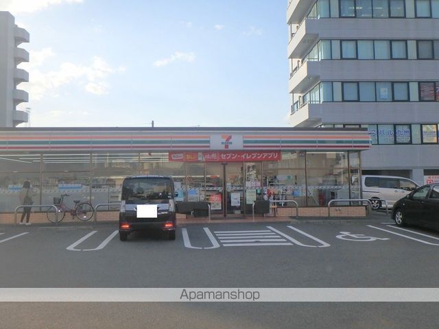 コンビニ　セブンイレブン（コンビニ）まで266m