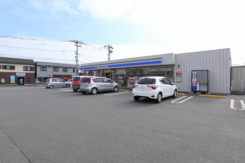 コンビニ　ローソン 小郡市役所前店（コンビニ）まで589m