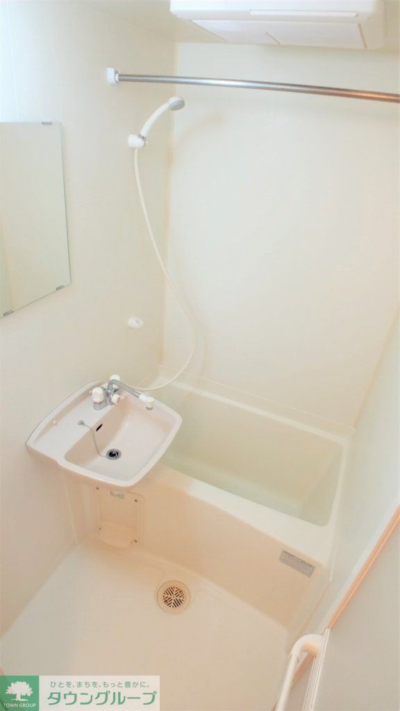 バス・シャワールーム　同タイプの写真です。仕様が異なる場合があります。