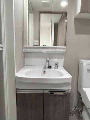 洗面設備　スペースが確保できる洗面所です