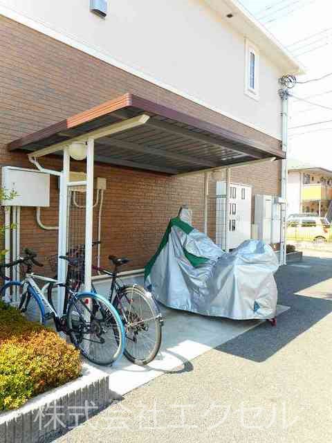 その他共有部分　屋根付きの駐輪場です。