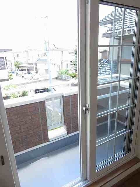 バルコニー　南東向きで陽当たり良好です。