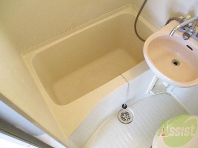 バス・シャワールーム　お湯に肩までつかりますか？。それてもシャワー派ですか？。