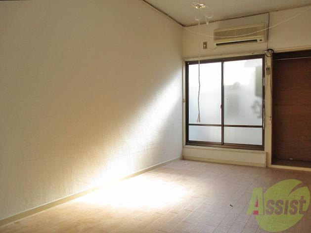 その他部屋・スペース　南向きなので、日中は照明をつけなくても結構明るいですよ。