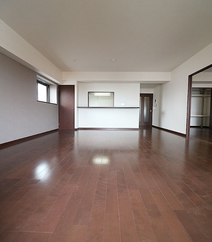 居室・リビング　広々とした落ち着いたリビングです