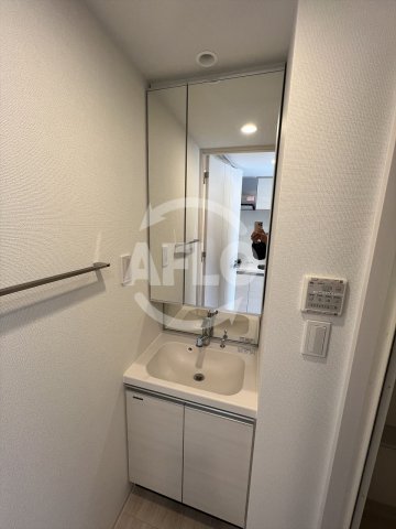 洗面設備　アドバンス大阪バレンシア　洗面化粧台