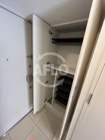 収納　アドバンス大阪バレンシア　クローゼット