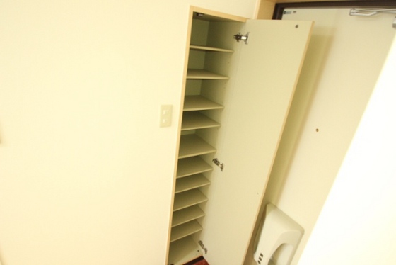 玄関　※別号室の写真です